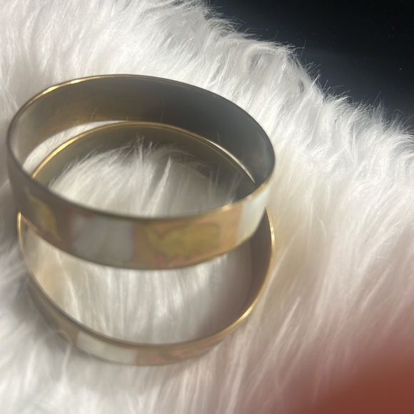 Vintage Mother of Pearl Elephant Bangle Bracelet Set Of 2 Size 2.5” - Picture 5 of 9